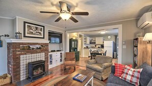 A living room with a fireplace, a sofa, a coffee table, and a ceiling fan. - Cozy Fries Escape w/ Mountain & River Views! (Fries)