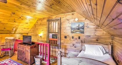 Lovely Flat Rock Cabin From 1905 w/ Fireplace