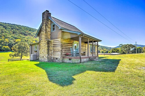 Lovely Flat Rock Cabin From 1905 w/ Fireplace