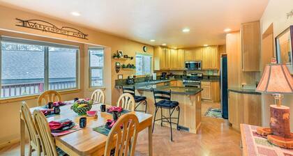 4 Mi to Pine Lake: Hathaway Pines Cabin w/ Deck