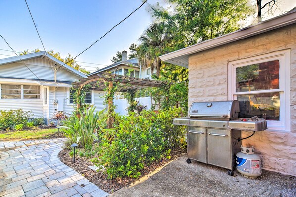 House (3 Bedrooms) | Interior - Bright St Petersburg Home w/ Pergola & Garden (St. Petersburg)