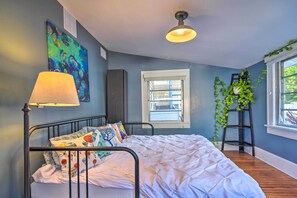 House (3 Bedrooms) | Interior - Bright St Petersburg Home w/ Pergola & Garden (St. Petersburg)