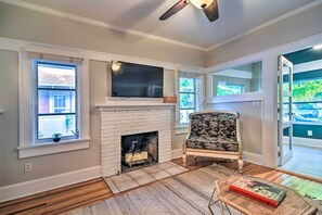 House (3 Bedrooms) | Interior - Bright St Petersburg Home w/ Pergola & Garden (St. Petersburg)