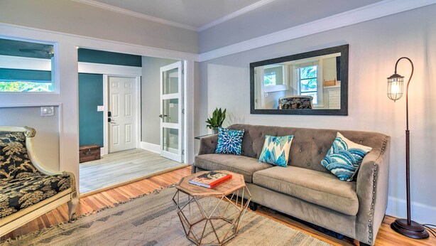 A living room with a sofa, a coffee table, and a floor lamp. - Bright St Petersburg Home w/ Pergola & Garden (St. Petersburg)