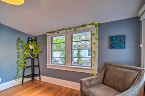 Interior - Bright St Petersburg Home w/ Pergola & Garden (St. Petersburg)