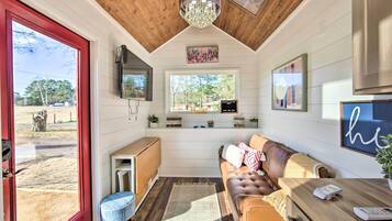 House (1 Bedroom) | Interior