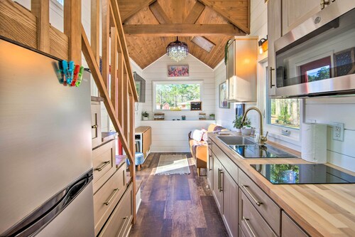 Shared Dock & Lake Access: Daingerfield Tiny Home