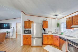 House (3 Bedrooms) | Interior - Lakefront Crockett Cabin w/ Boathouse & Kayaks! (Grapeland)