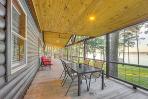 House (3 Bedrooms) | Interior - Lakefront Crockett Cabin w/ Boathouse & Kayaks! (Grapeland)