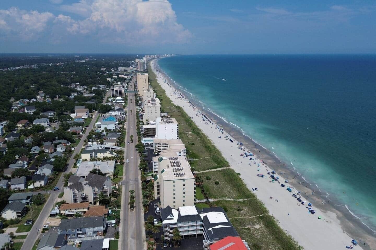 Chaises longues, serviettes de plage