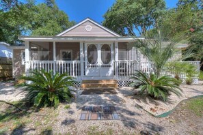 Exterior - Spacious Beach retreat with stunning pool/pets ok (North Myrtle Beach)