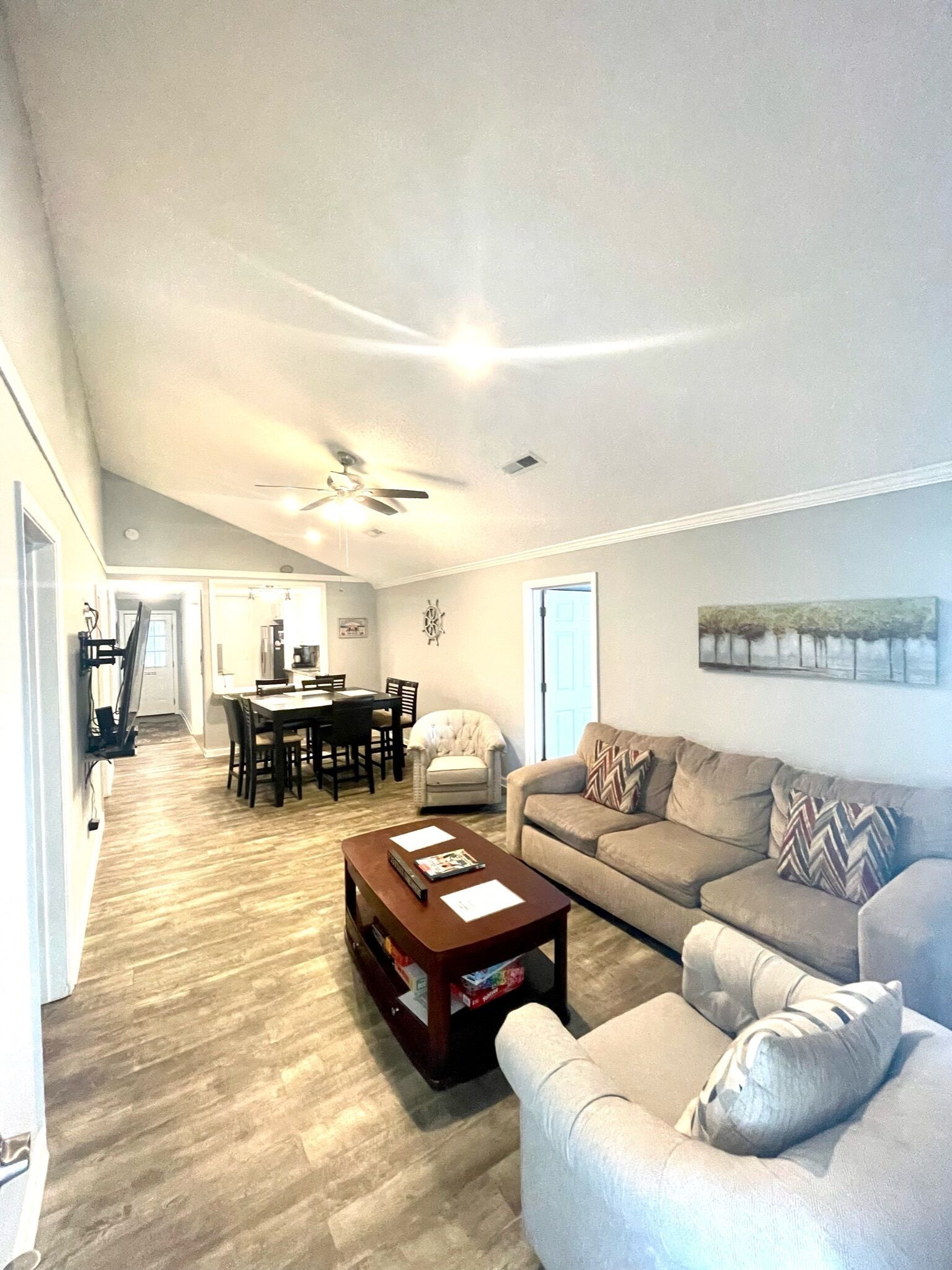 /PET FRIENDLY /LARGE 4 BR Beach Home /SLEEPS 12/WALK 2 beach/ park FREE