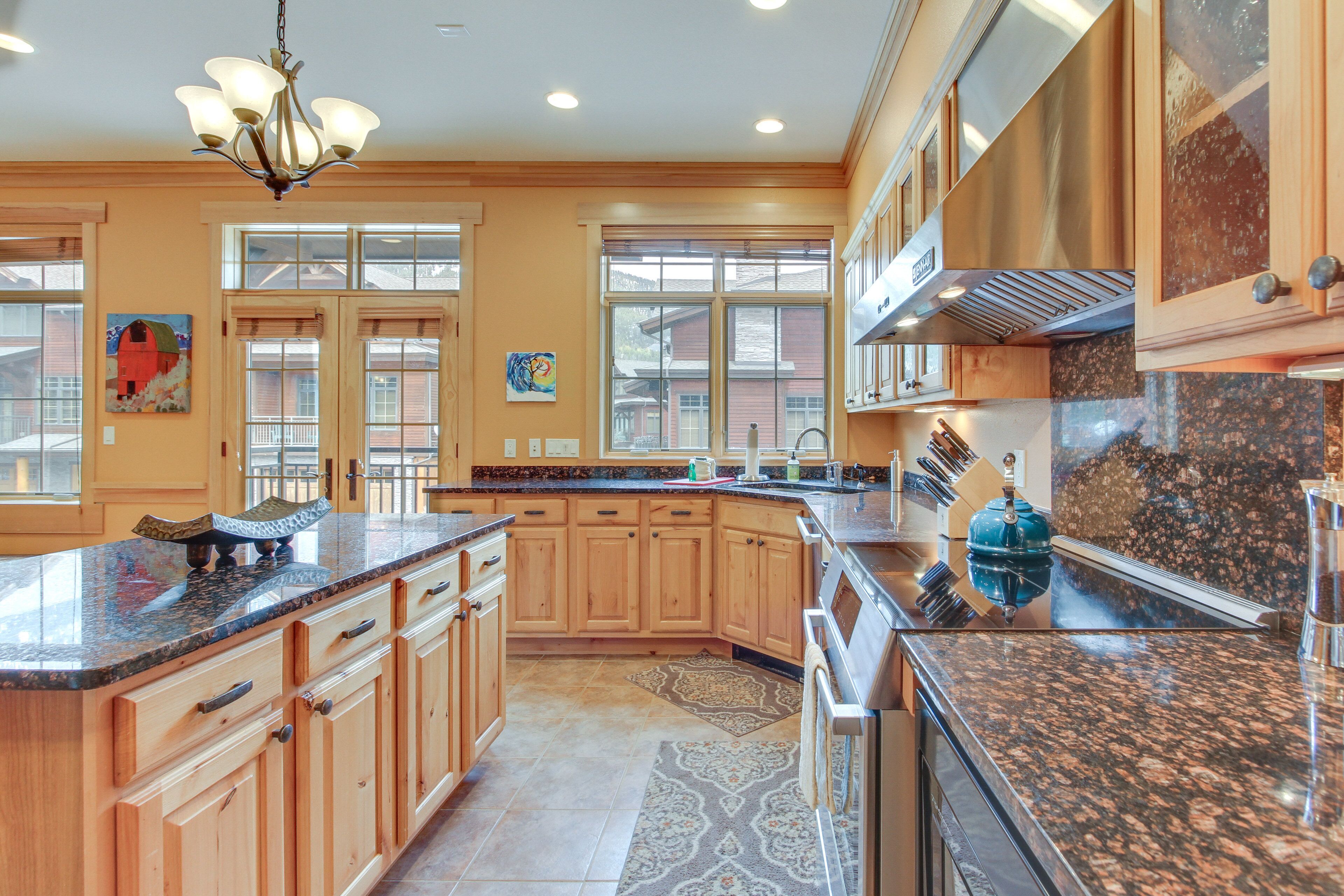 Lovely Big Sky Getaway Near Skiing & Golf!