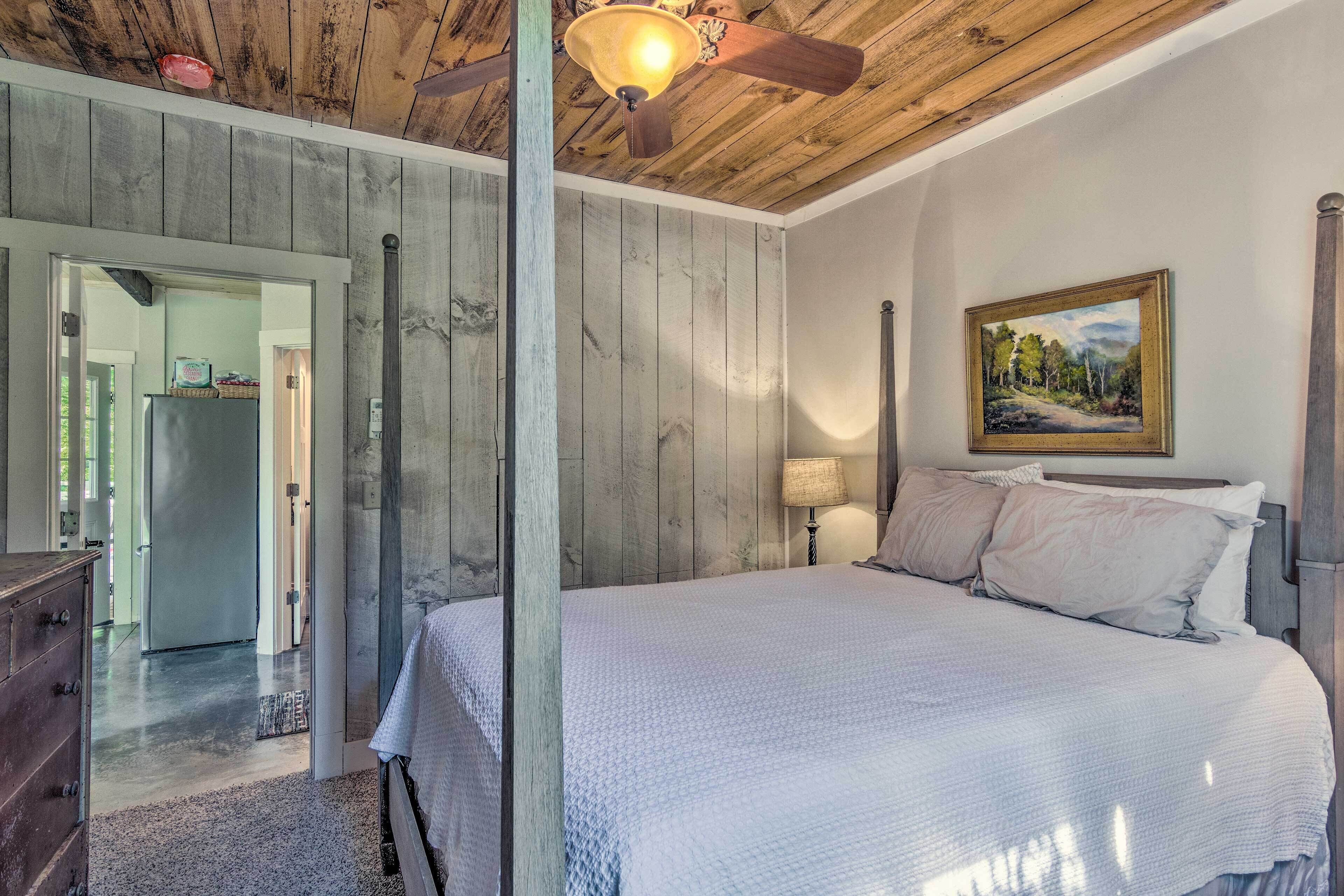 Rustic & Authentic Farm Stay by Dupont Forest!