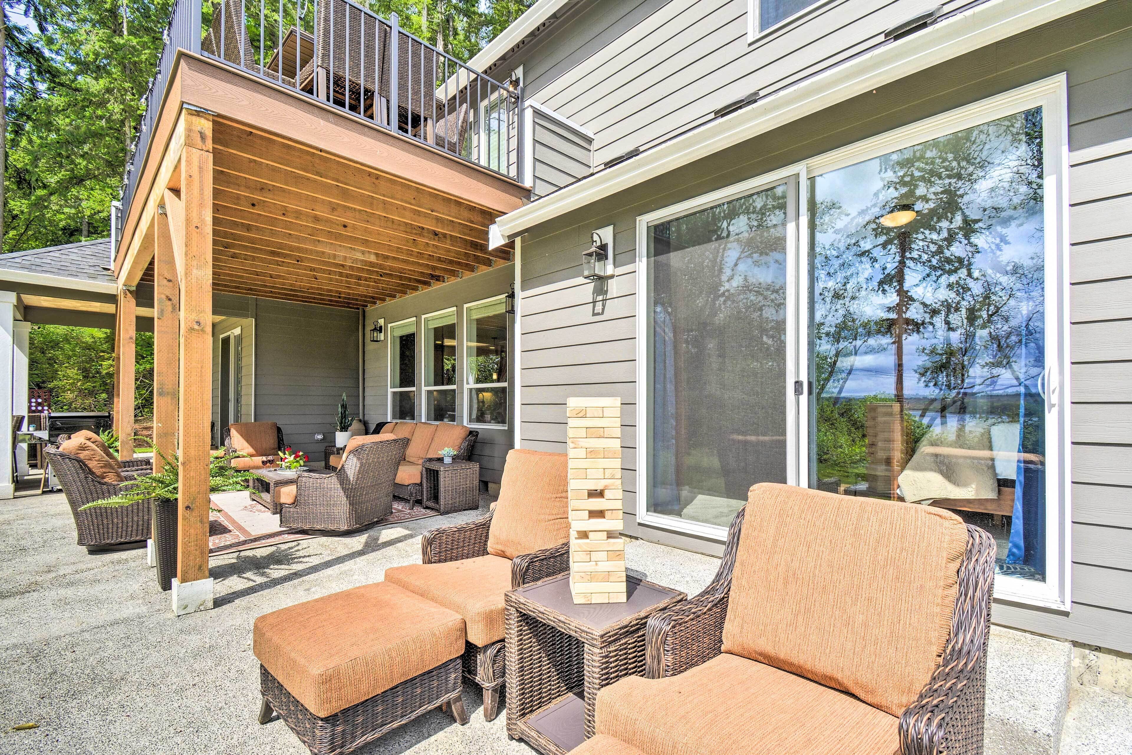 Fox Island Villa With Hot Tub, Walk to the Pier!