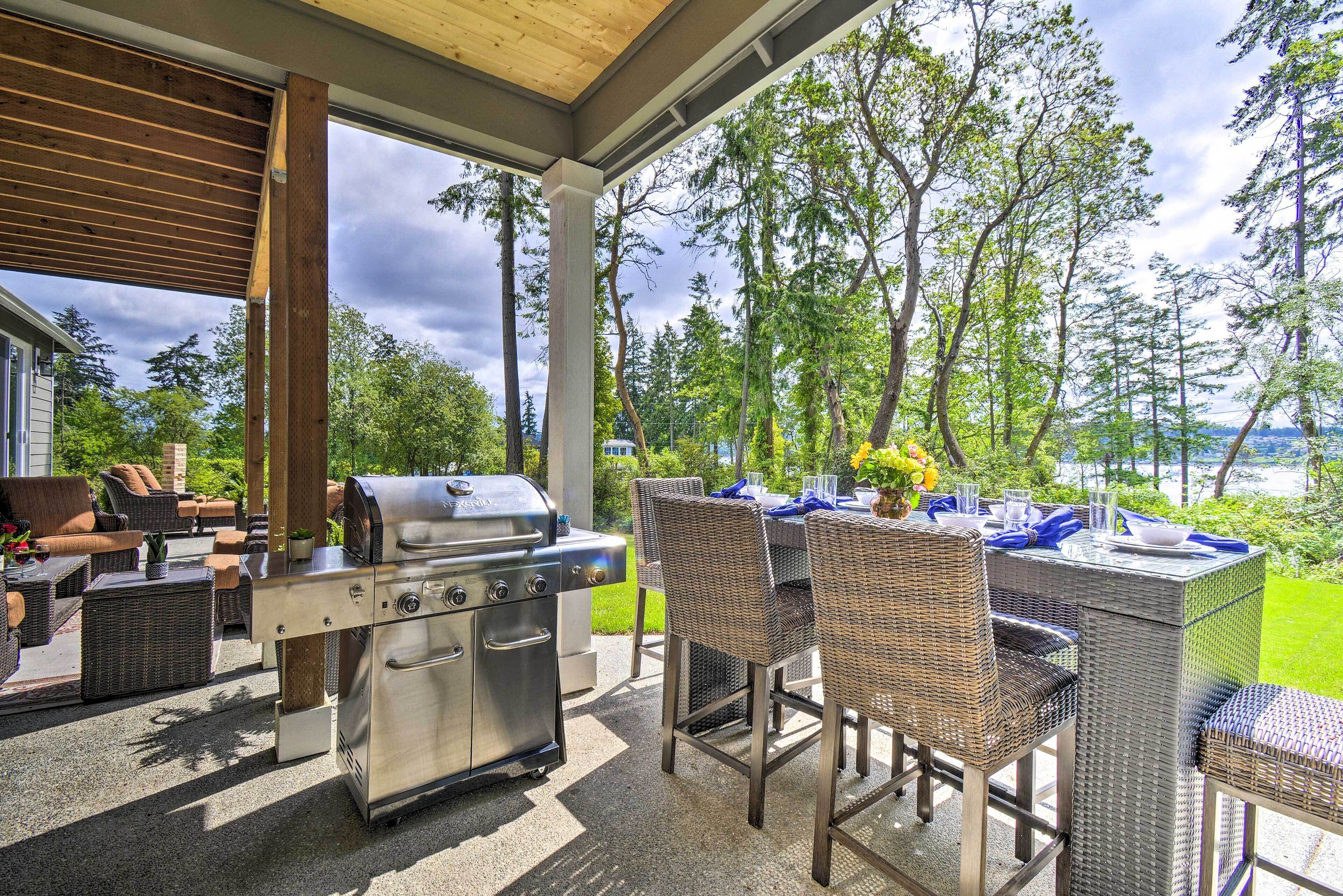 Fox Island Villa With Hot Tub, Walk to the Pier!