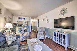 Interior - Walk to Ocean: Unit w/ Balconies in Myrtle Beach! (Myrtle Beach)