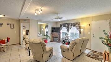 House (2 Bedrooms) | Interior