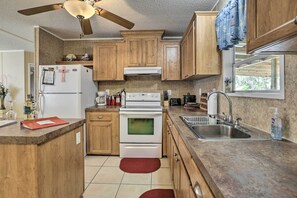 House (2 Bedrooms) | Interior