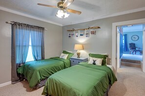 Interior - Cozy Bryson City Cabin Rental w/ Shared Yard (Bryson City)