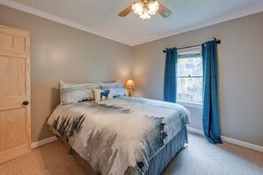 Interior - Cozy Bryson City Cabin Rental w/ Shared Yard (Bryson City)