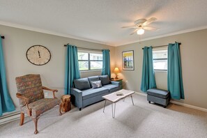 Interior - Cozy Bryson City Cabin Rental w/ Shared Yard (Bryson City)