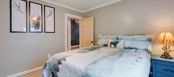 Cozy Bryson City Cabin Rental w/ Shared Yard