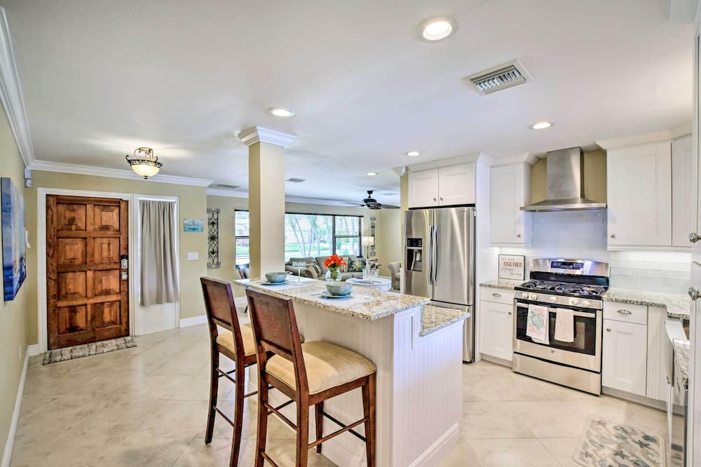 Canalfront Cape Coral Home w/ Private Dock! - Lee County, VA