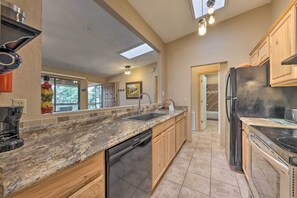Apartment (2 Bedrooms) | Private kitchen | Microwave, oven, stovetop, dishwasher