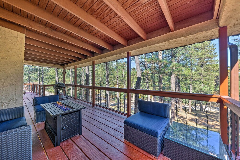 All-season Alto Getaway w/ Fire Pit & Deck!