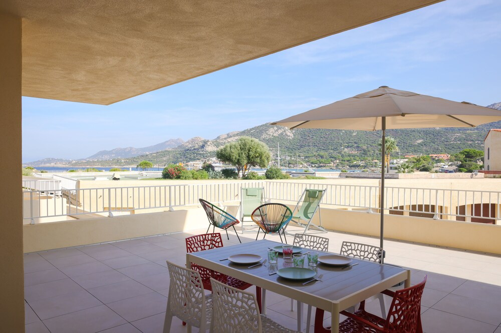 Flat 4/6 persons, Seaside, Large Terrace with sea and mountain view