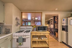 Interior - Pet-friendly Ruidoso Cabin w/ Hot Tub & Fire Pit (Ruidoso)