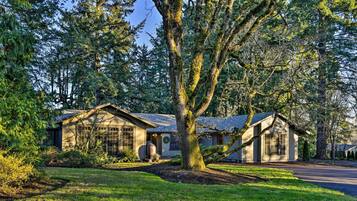 Rumah (3 Bedrooms) | Bagian depan properti