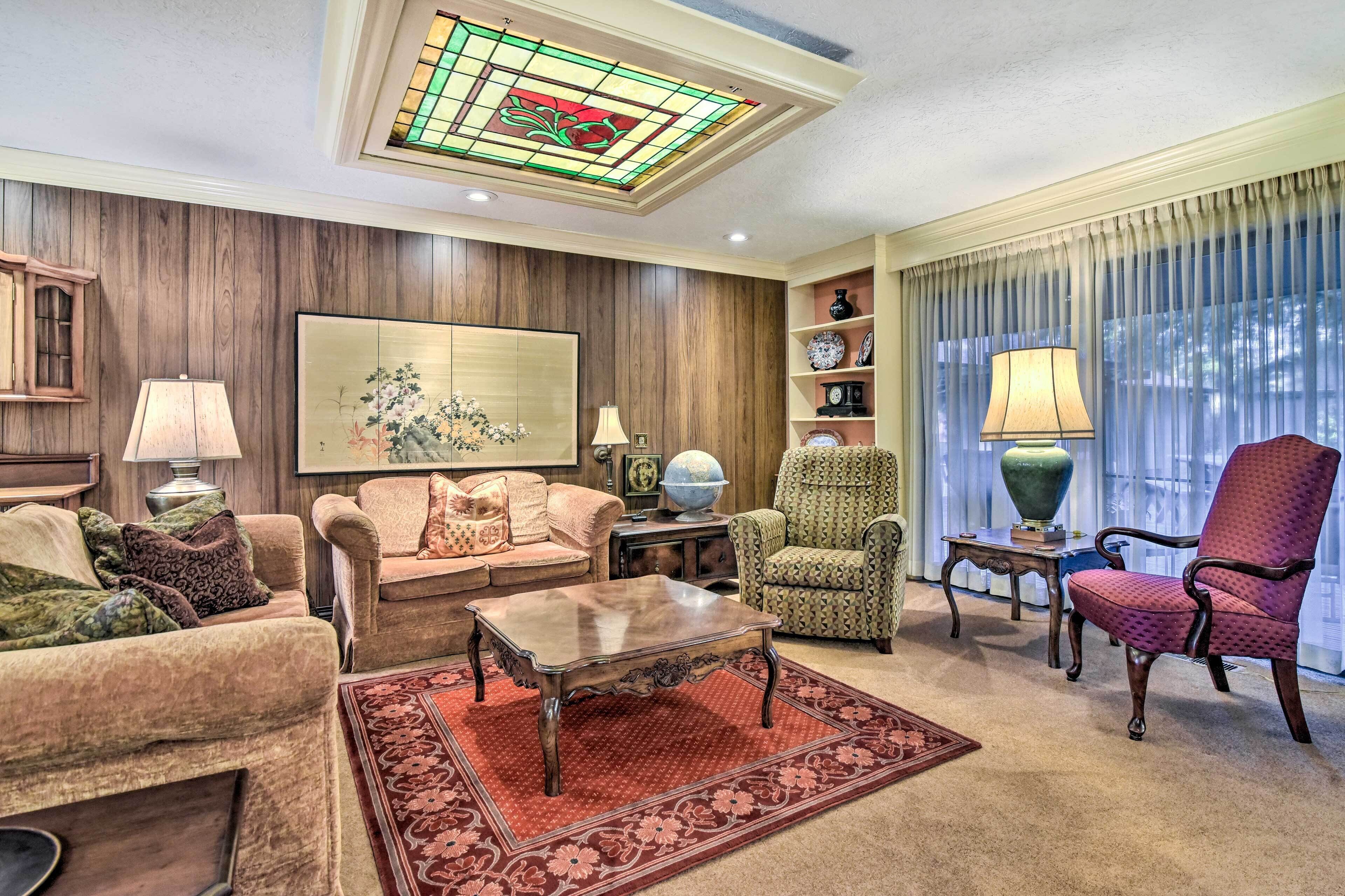 Spacious Hillsboro Home ~ 18 Mi to Portland!