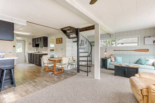 Lake George Cottage w/ Dock, Fire Pit & Kayaks!