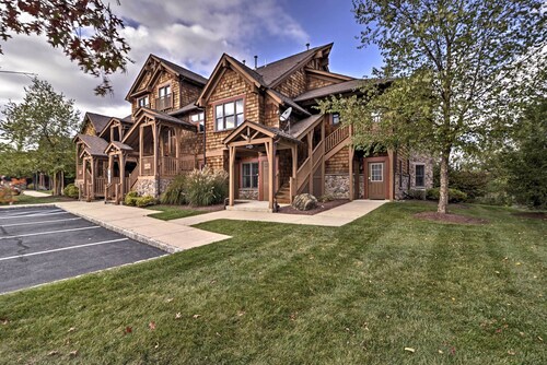 Spacious Condo w/ View < 1 Mi to Mtn Creek Resort!