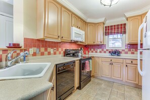 Apartment (2 Bedrooms) | Interior - Spacious Condo w/ View < 1 Mi to Mtn Creek Resort! (Vernon)