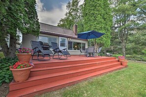 Cottage (3 Bedrooms) | Interior - 7 Mi to Nubs Nob: Lakefront Abode w/ Fire Pit! (Petoskey)