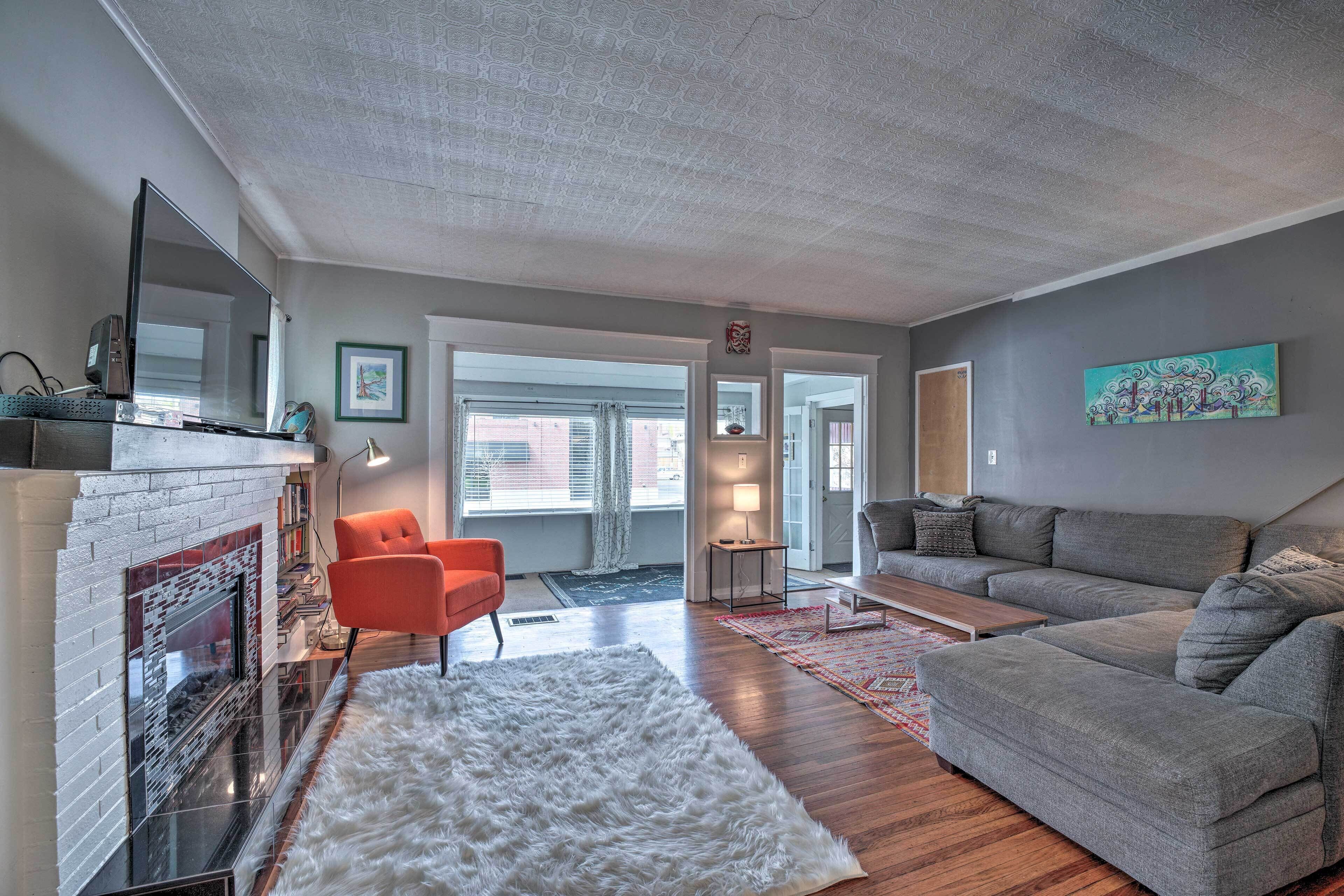 Televisión y chimenea 