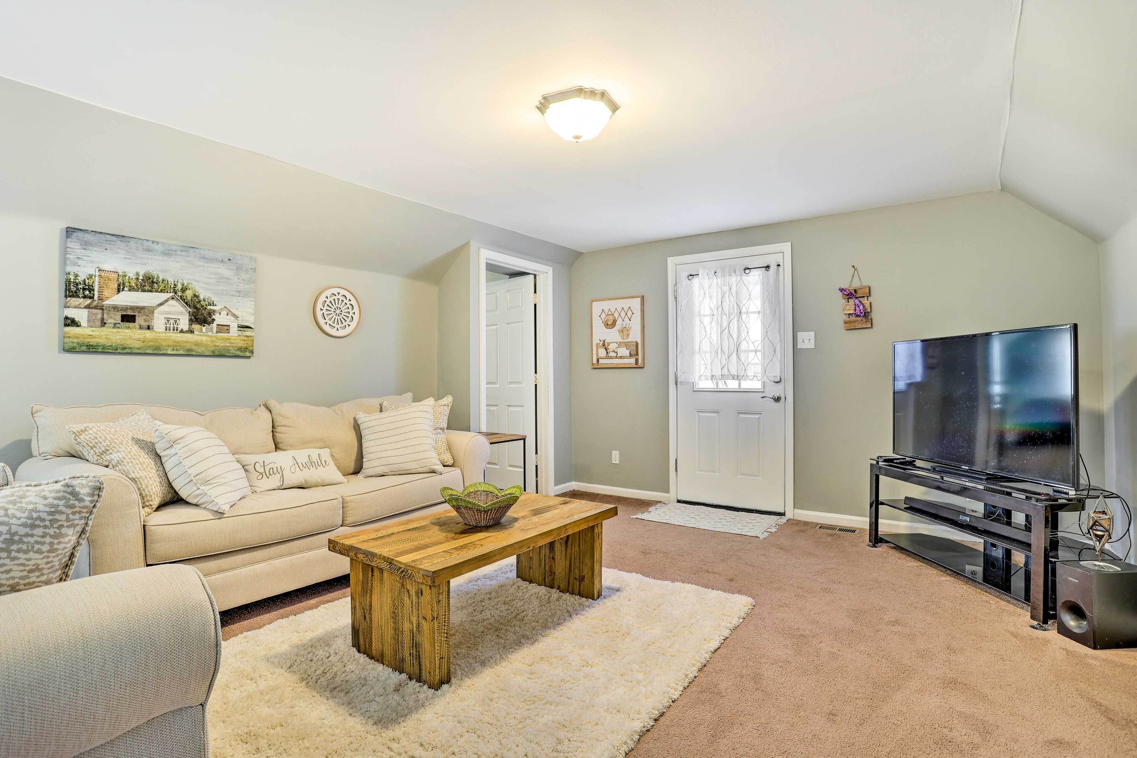 Farmhouse Vacation Rental ~ 21 Mi to Philly!