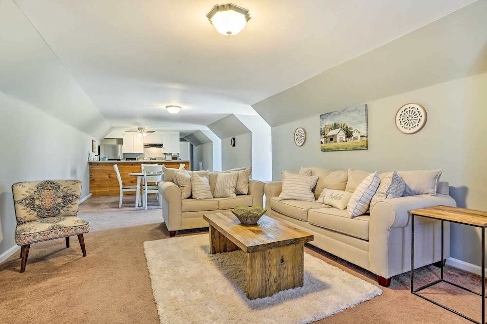 Farmhouse Vacation Rental ~ 21 Mi to Philly!