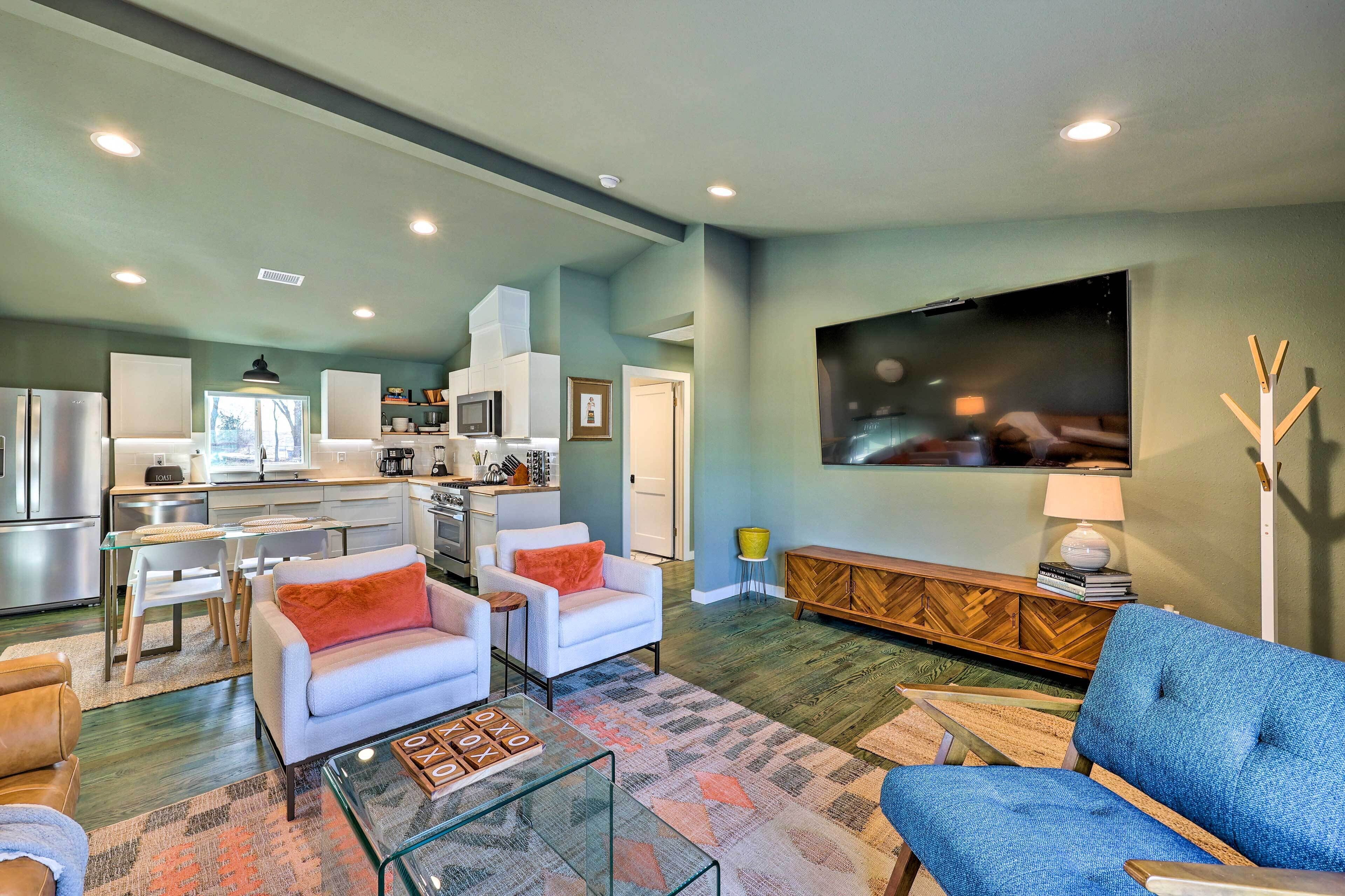 Modern Bentonville Home - 2 Mi to Museums!