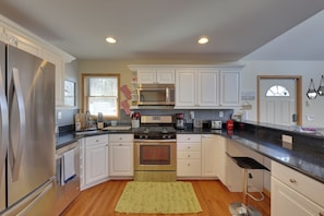 House (3 Bedrooms) | Interior