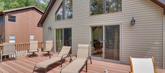Large Deck + Resort Amenities: Lake Ariel Retreat