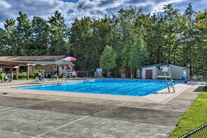 Interior - Large Deck + Resort Amenities: Lake Ariel Retreat (Lake Ariel)