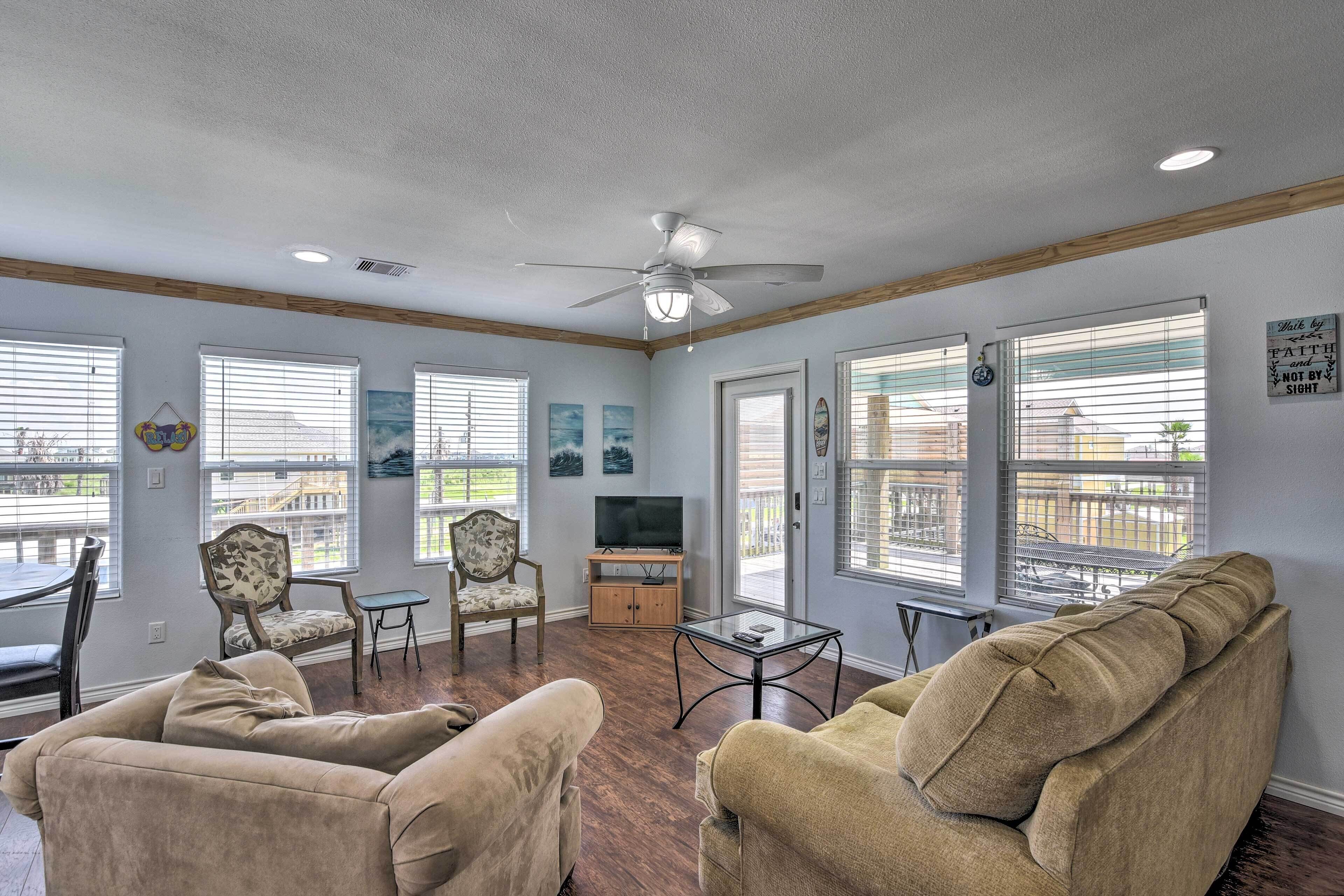 'sea Breeze' Crystal Beach Home - Walk to Beach!