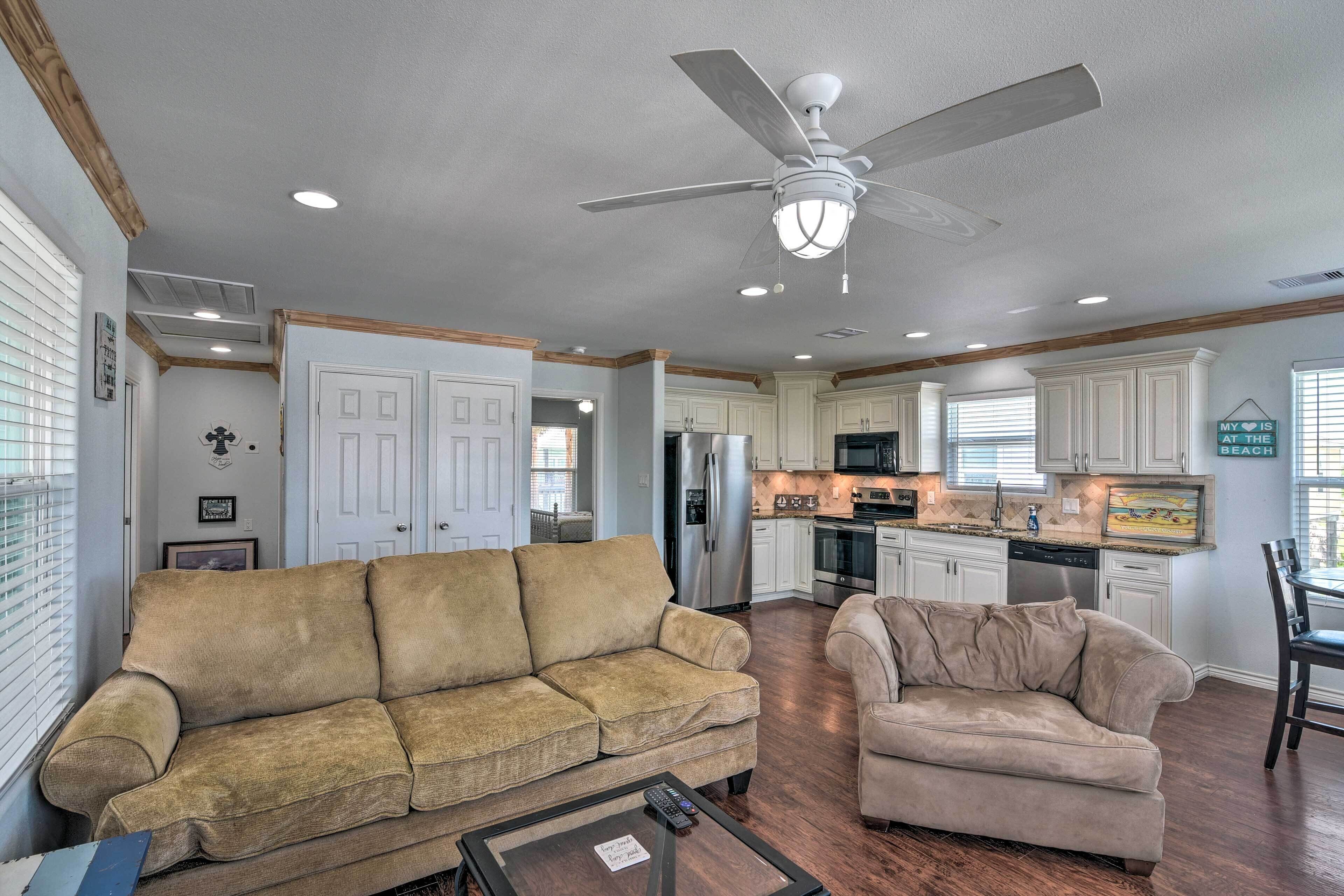 'sea Breeze' Crystal Beach Home - Walk to Beach!