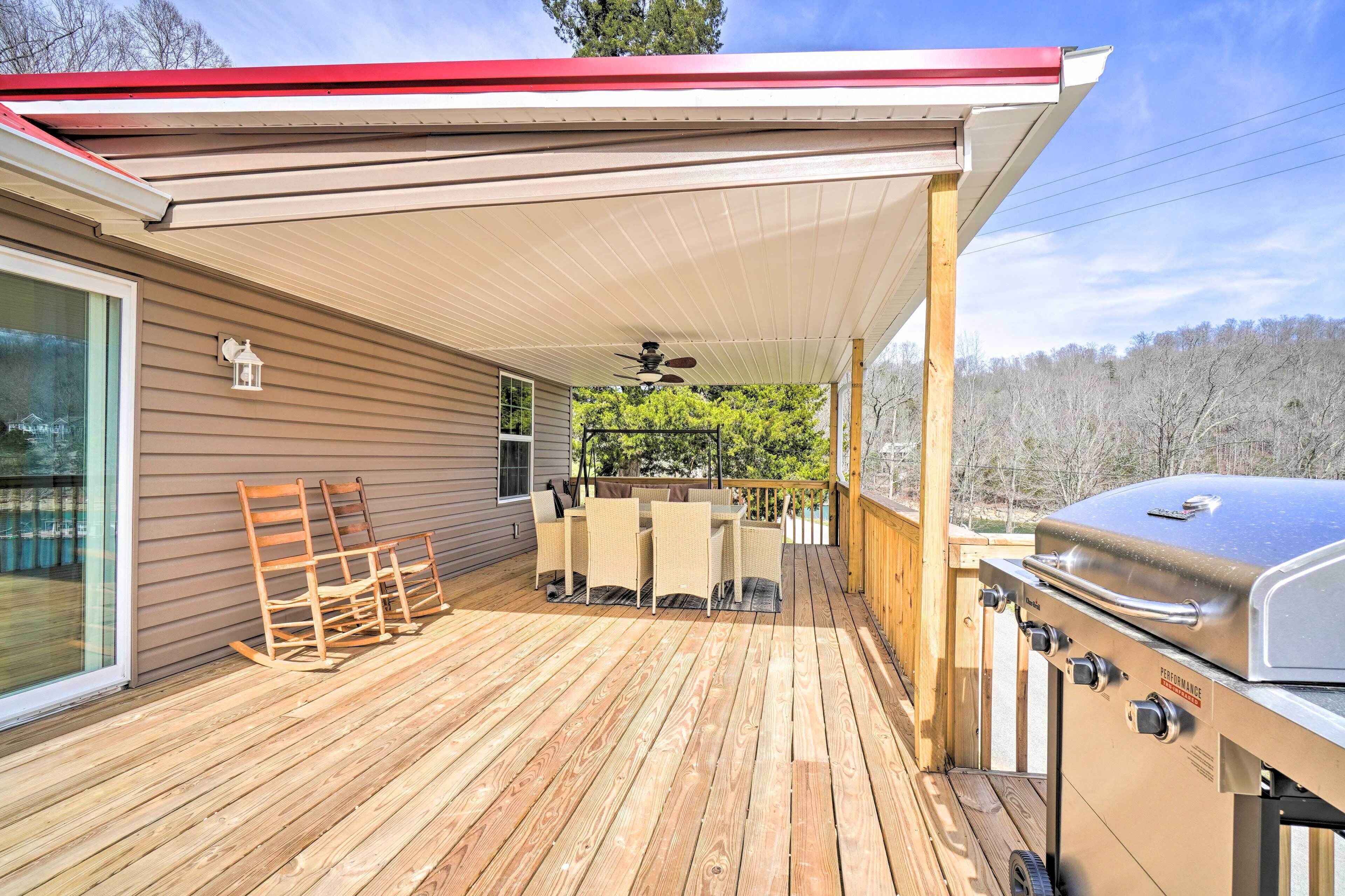 Welcoming Speedwell Retreat w/ Lake Views!