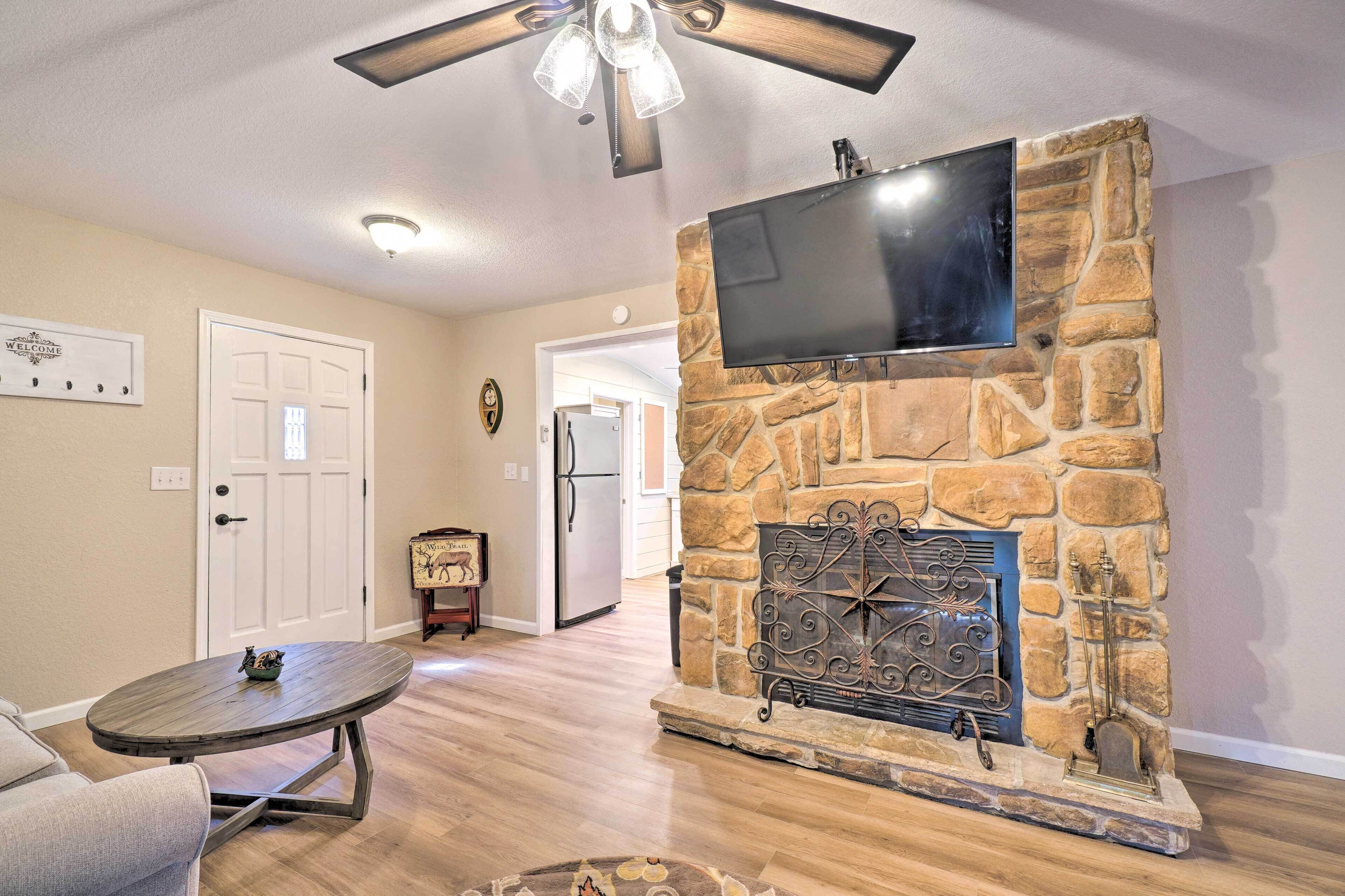 Welcoming Speedwell Retreat w/ Lake Views!