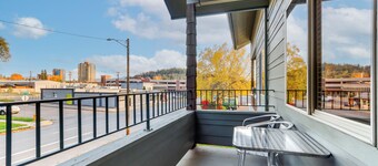 Walk Downtown: Modern 'coeur D'alene Getaway'